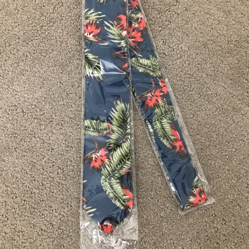 Tropical necktie